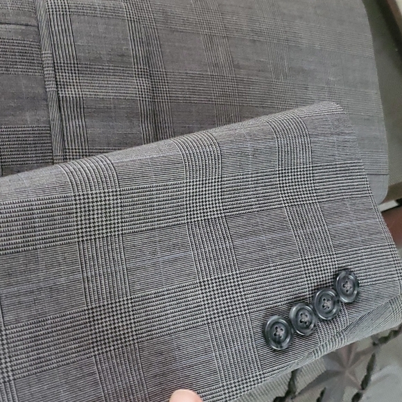 Jos. A. Bank jacket...gray...in very good condition! Size R 42 - Picture 4 of 9